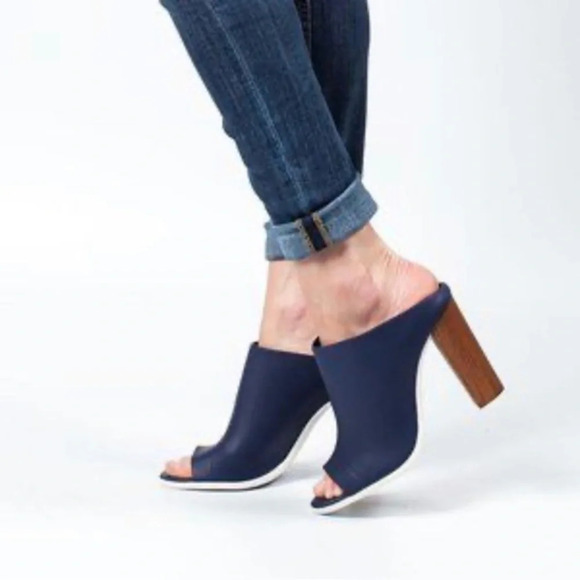 VINCE PEEP TOE ANKLE BOOT SLIP ON WOMENS 9 US M BLUE HIGH HEEL EUC - Picture 1 of 8